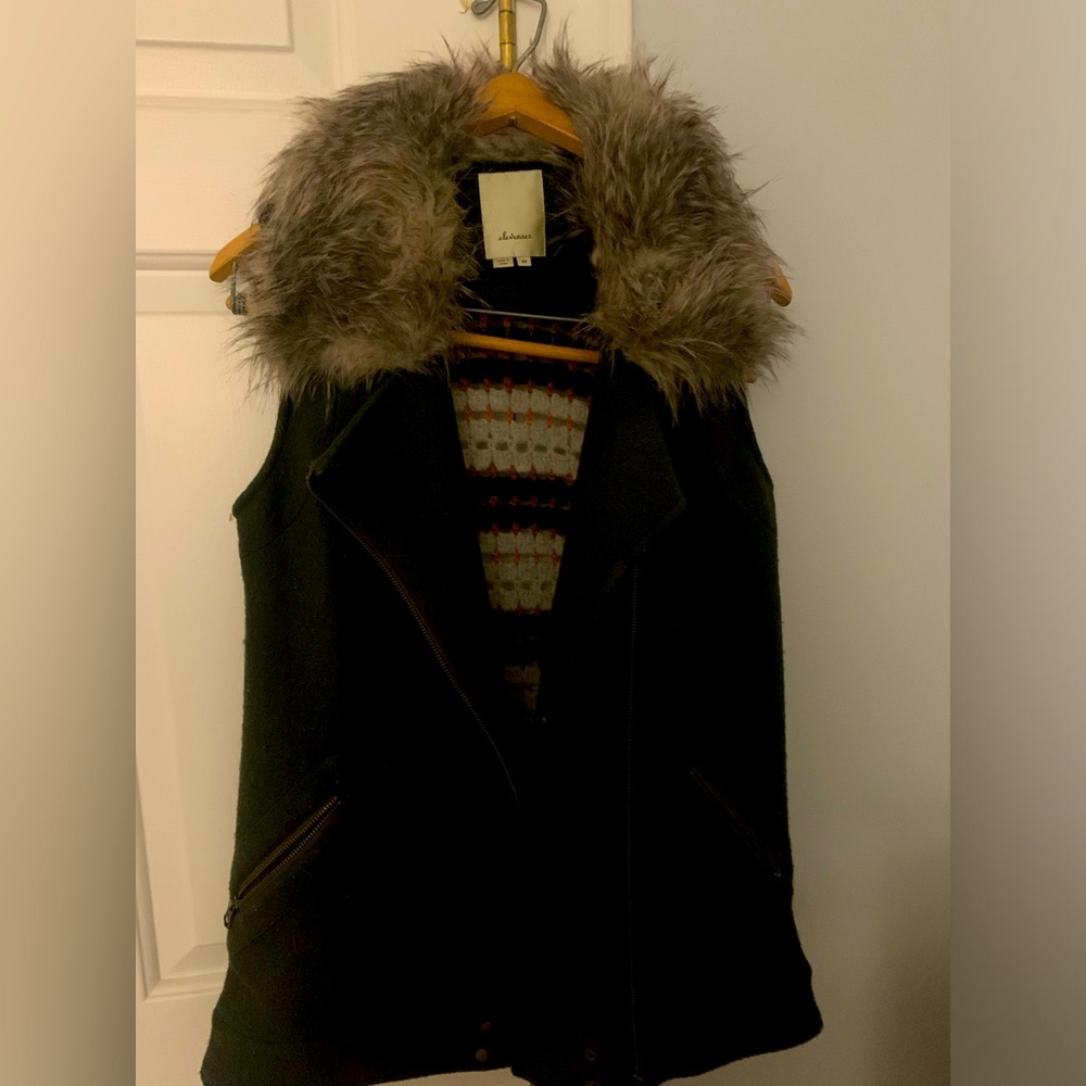 Anthropologie elevenses vest size xs green wool boho crochet faux fur zippers